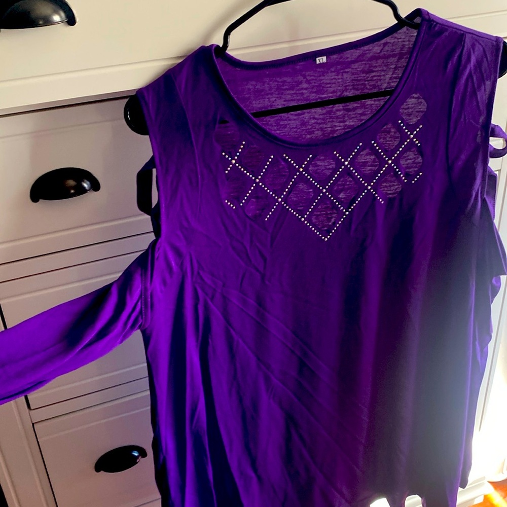 Long sleeve bright purple blouse with some bling! Cold shoulder. XL